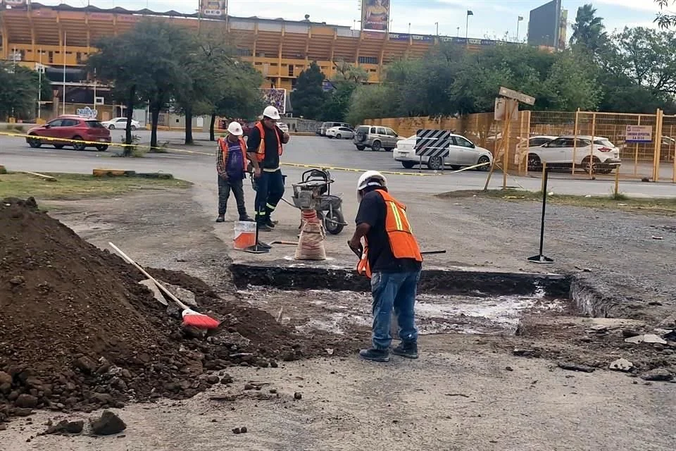 Image - Tu Colonia Regia La Uanl Inició La Reparación De Baches En El Estadio Universitario, Donde Los “volcancitos” Afectaron Por Años Mientras Samuel García No Atendió El Deterioro.