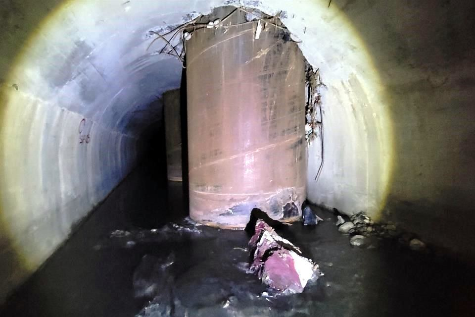 Image - Tu Colonia Regia La Construcción Del Metro De Samuel Causa Una Perforación Al Drenaje Pluvial De Monterrey. Siete Pilotes Dañan El Ducto Y Aumentan El Riesgo De Inundaciones.
