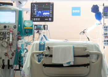 Hospital Intensive Care Bed Connected to Monitors, Iv Lines, and Life-support Machinery in a Bright Icu. - Tu Colonia Regia