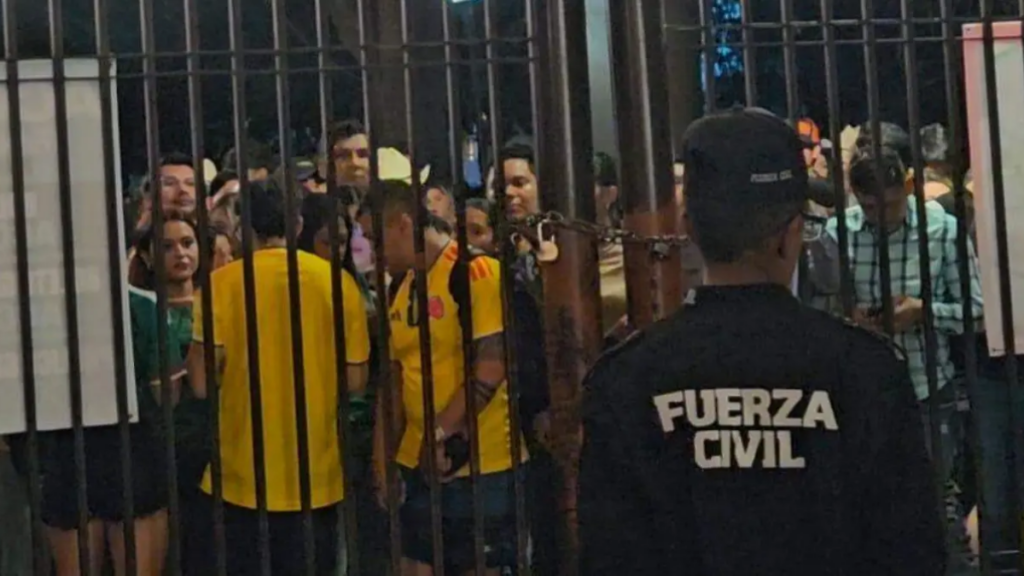 Culpan a La Aglomeración En El Fan Fest Del Cierre De Puertas  - Tu Colonia Regia
