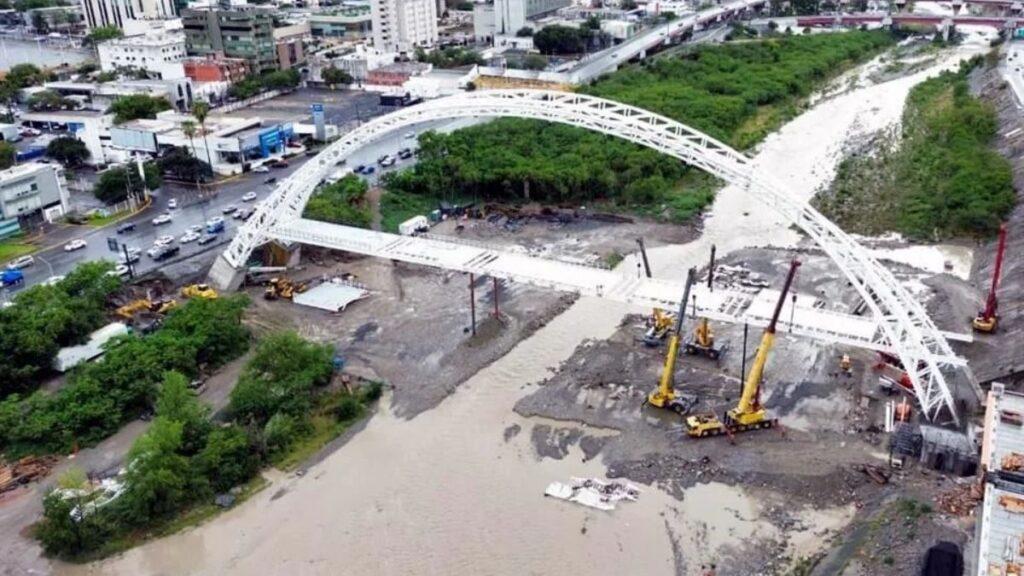 Construcción De Puentes Peatonales En El Río Santa Catarina  - Tu Colonia Regia
