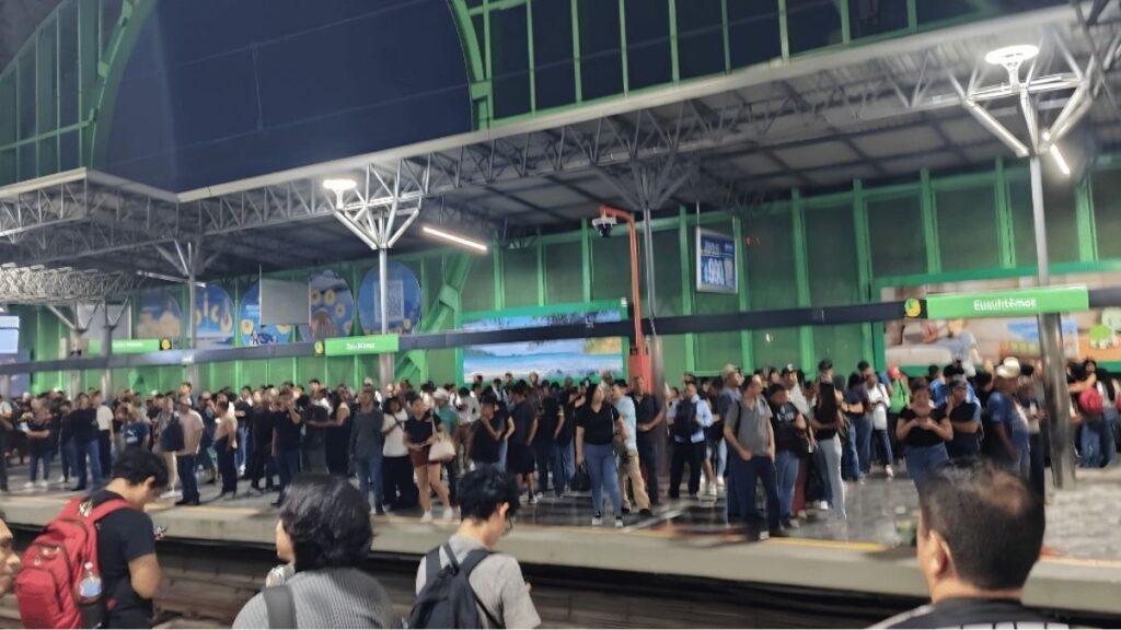 Aglomeracion-en-metrorrey - Tu Colonia Regia Aglomeraciones Por Fallas En El Metro Línea 1 - Tu Colonia Regia