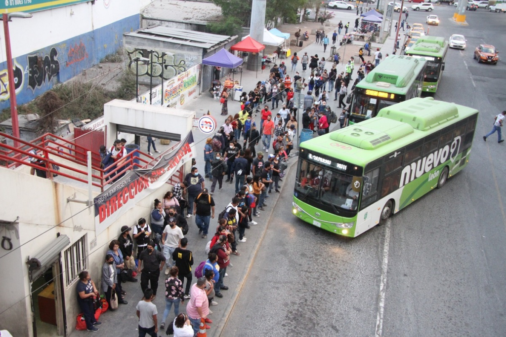 Image - Tu Colonia Regia Las Filas De Espera Desmienten a Samuel García. Conoce La Realidad De La Ruta 160 Y El Caos Del Transporte Metropolitano. - Tu Colonia Regia