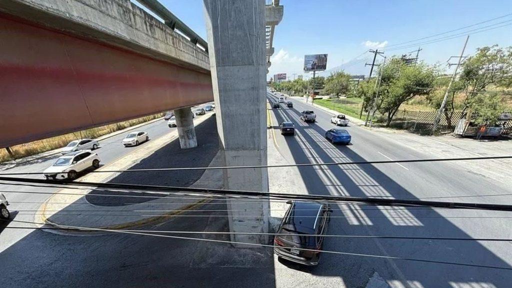 Columna Colocada En Carril De Retorno  - Tu Colonia Regia